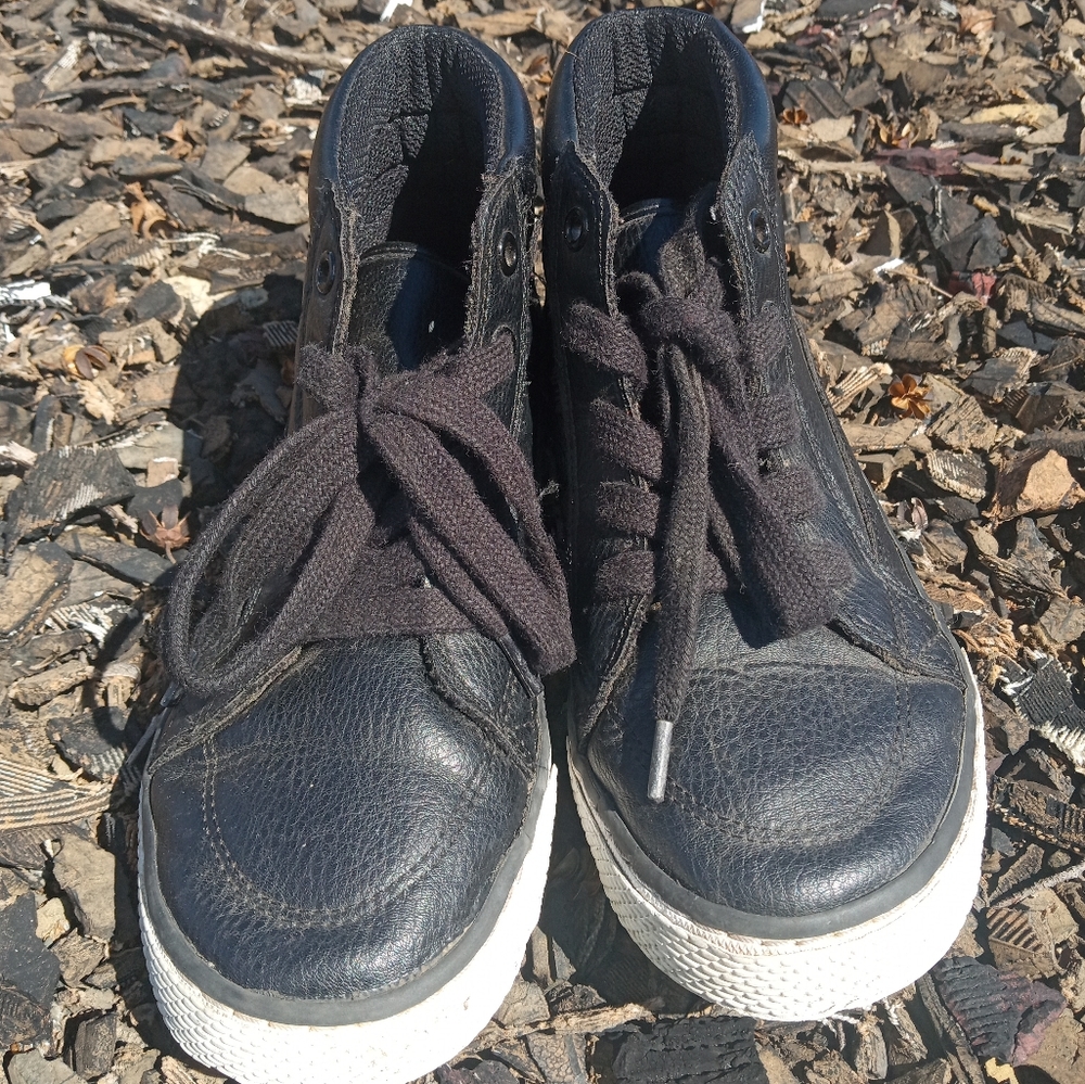 Sneakers - Picture 3 of 4
